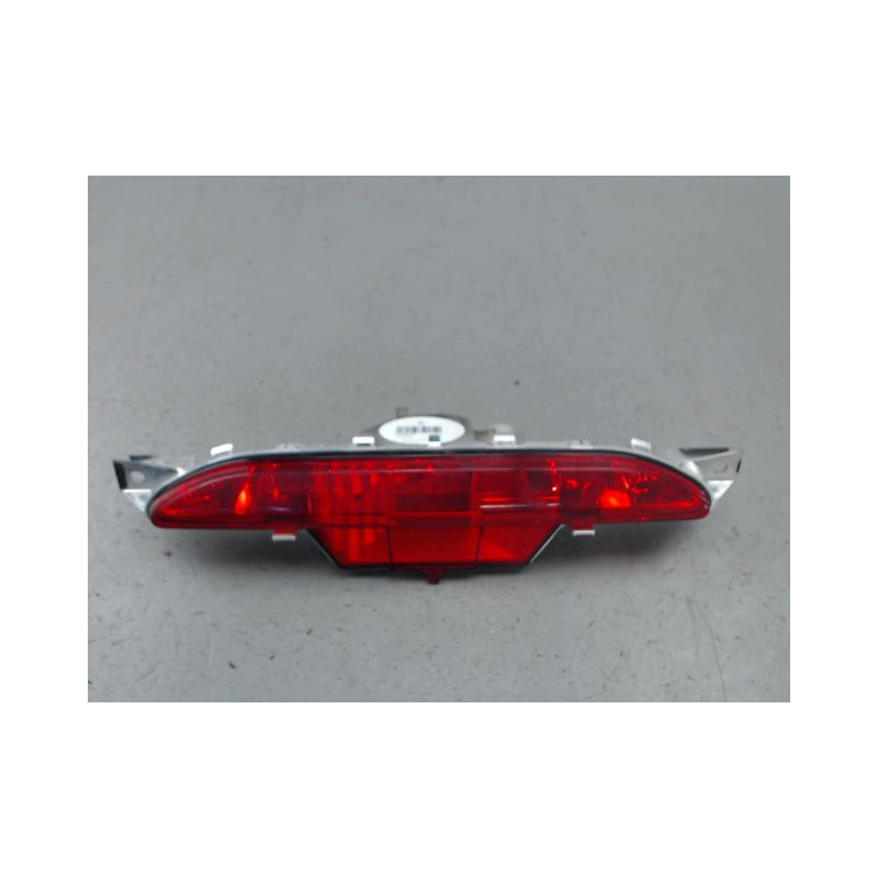 FEU BROUILLARD CENTRAL ARRIERE PEUGEOT 208