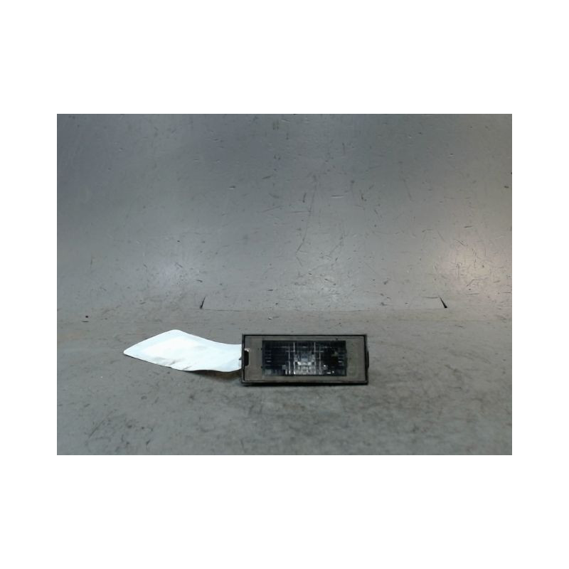 ECLAIREUR PLAQUE DE POLICE DROIT RENAULT MEGANE ESTATE 1.5 DCI