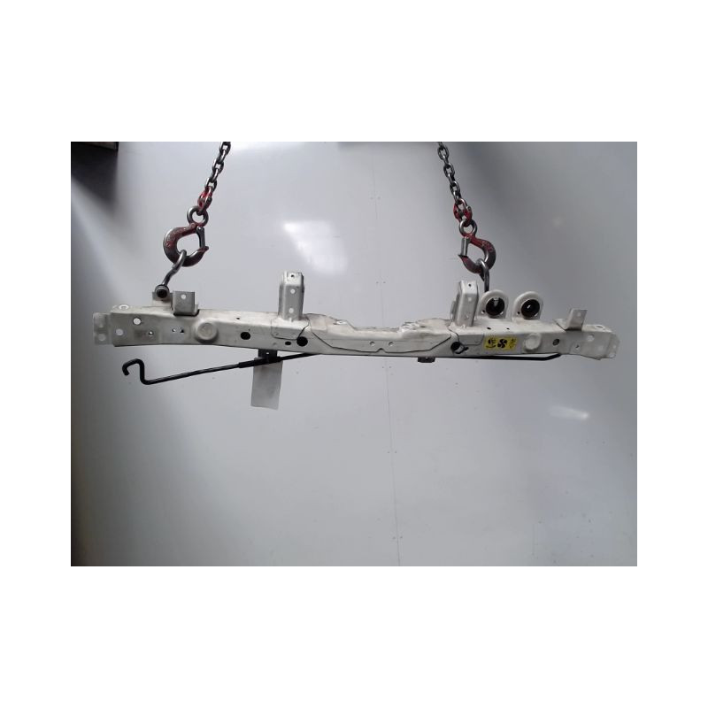 TRAVERSE SUPERIEURE ARMATURE AVANT NISSAN JUKE