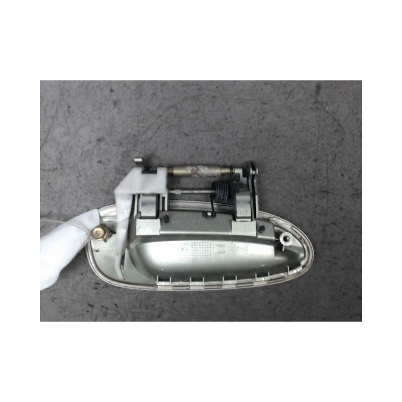 POIGNEE EXTERIEURE PORTE ARRIERE GAUCHE TOYOTA AVENSIS -2000