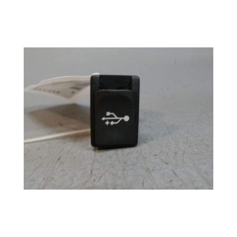 PORT USB/AUX TOYOTA YARIS