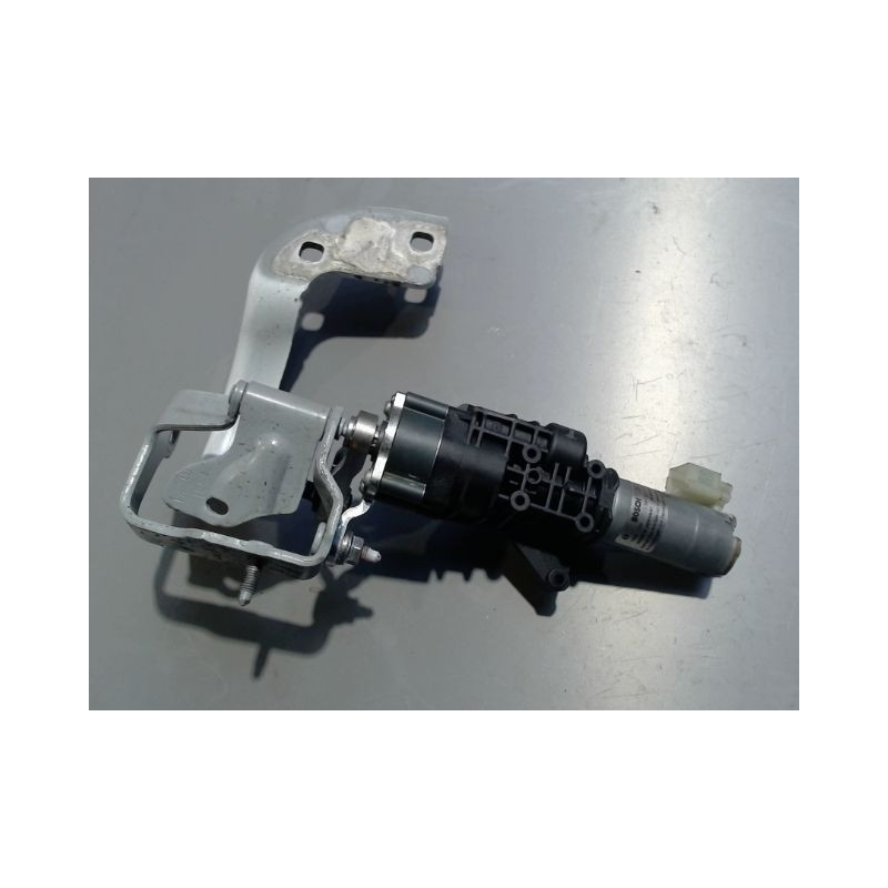 CHARNIERE HAYON D AUDI S4