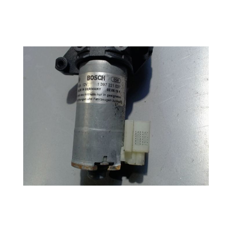 CHARNIERE HAYON D AUDI S4