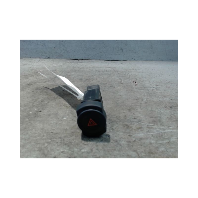 BOUTON DE WARNING DACIA DUSTER 2010-