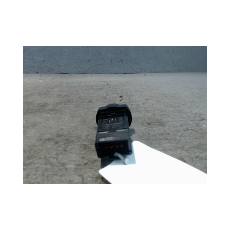 BOUTON DE WARNING DACIA DUSTER 2010-