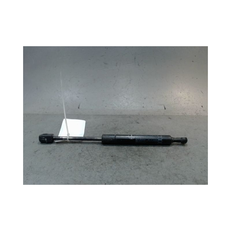 VERIN COFFRE D AUDI 80