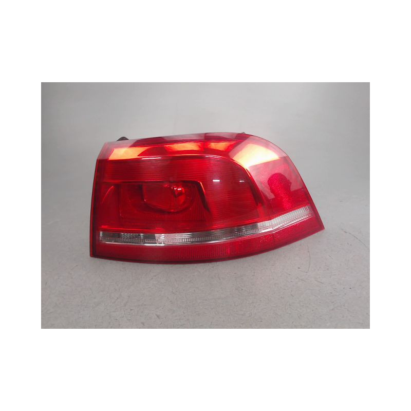 FEU ARRIERE DROIT VOLKSWAGEN PASSAT SW