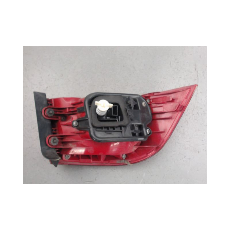 FEU ARRIERE DROIT VOLKSWAGEN PASSAT SW