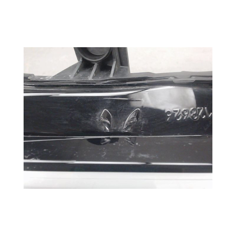 FEUX POSITION DROIT PEUGEOT 208