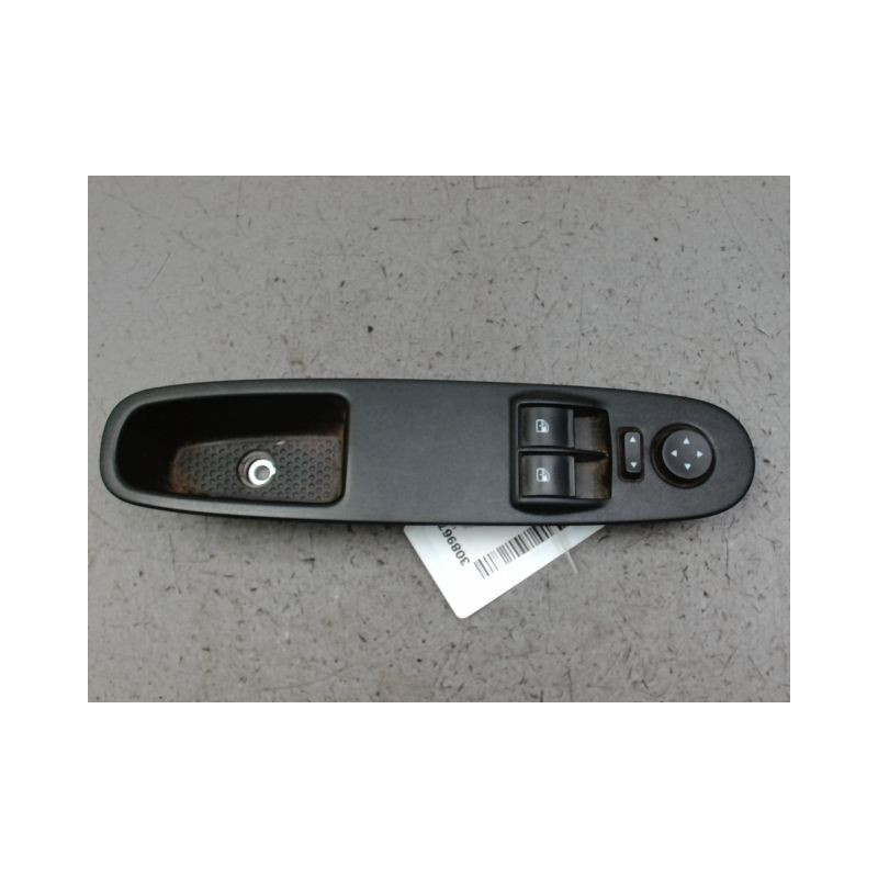 COMMANDE LEVE-GLACE PORTE AVG FIAT PUNTO