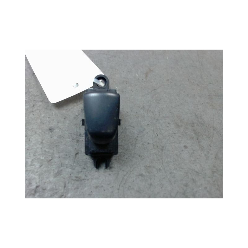 COMMANDE LEVE-GLACE PORTE AVD NISSAN JUKE