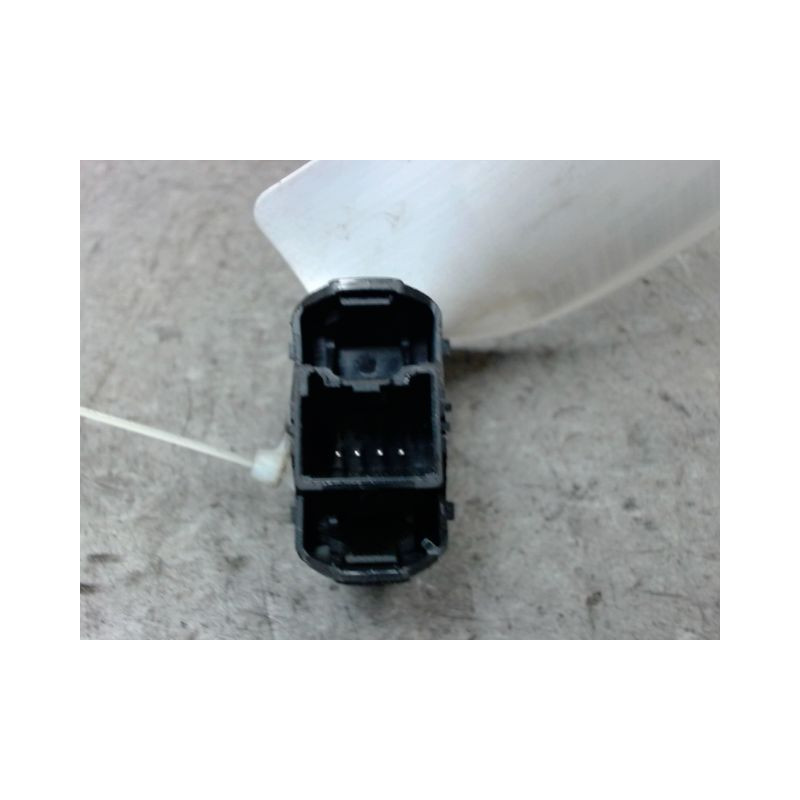 COMMANDE LEVE-GLACE PORTE AVD FORD B-MAX