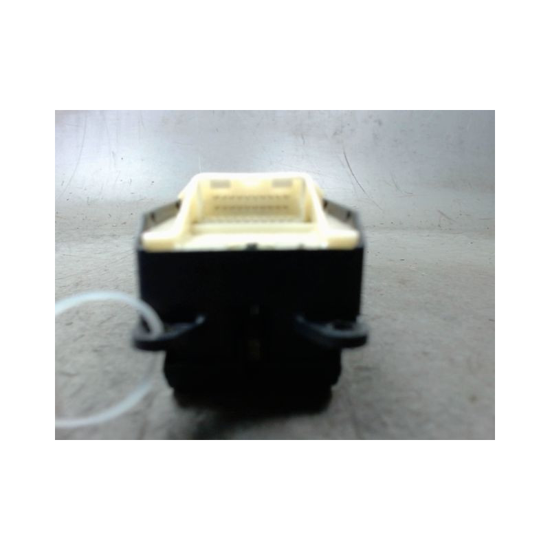 COMMANDE LEVE-GLACE PORTE AVG LEXUS CT200H