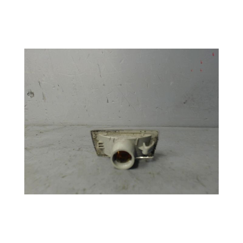 REPETITEUR AILE DROIT OPEL CORSA