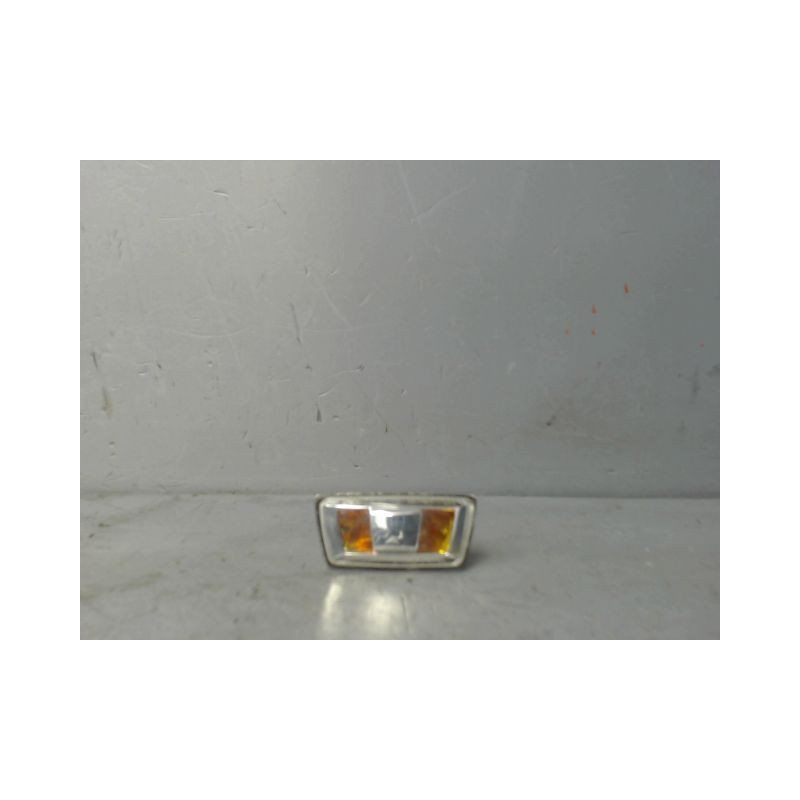 REPETITEUR AILE GAUCHE OPEL CORSA