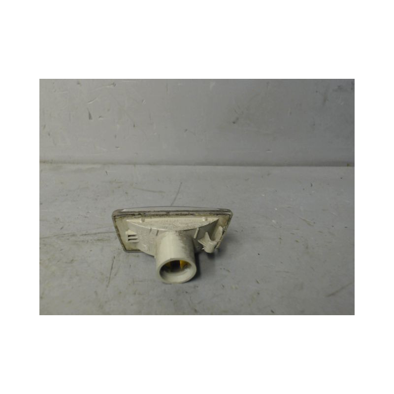 REPETITEUR AILE GAUCHE OPEL CORSA