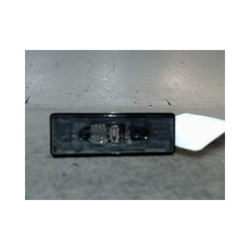ECLAIREUR PLAQUE DE POLICE DROIT RENAULT CAPTUR