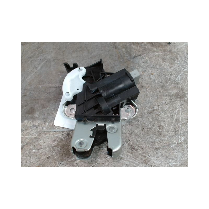 SERRURE COFFRE ARRIERE VOLKSWAGEN PASSAT 2005-