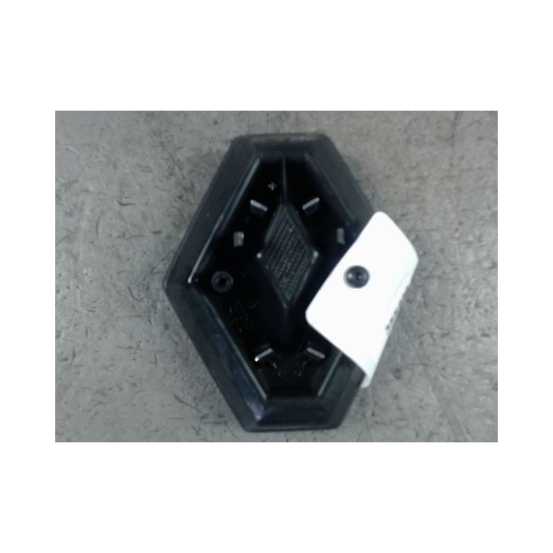 SIGLE CALANDRE RENAULT CLIO III 2005-