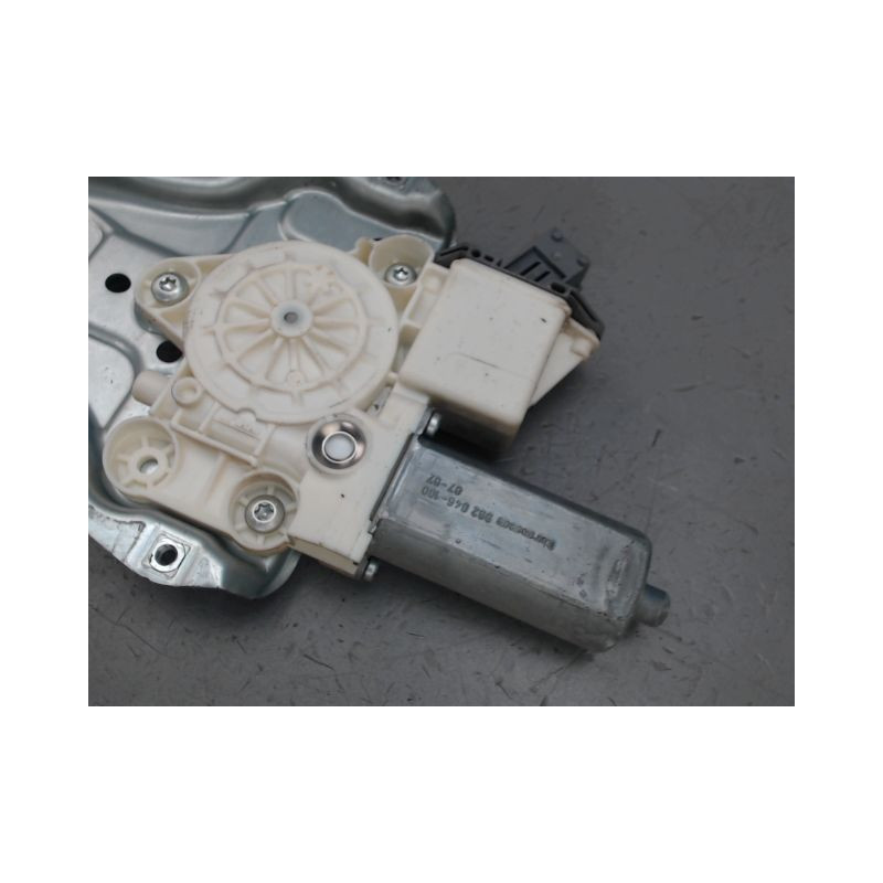 MECANISME LEVE-GLACE AVANT DROIT TOYOTA AVENSIS