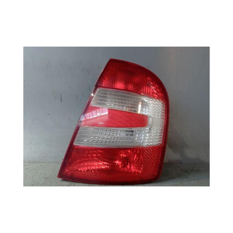 FEU ARRIERE DROIT SKODA FABIA 2004-2007