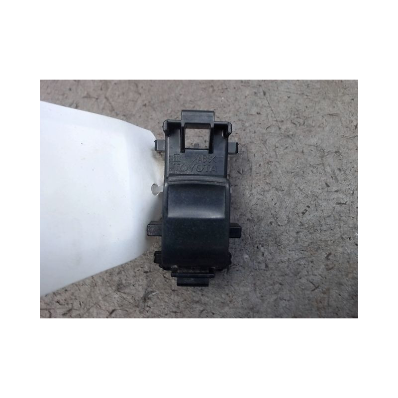 COMMANDE LEVE-GLACE PORTE AVD TOYOTA VERSO-S