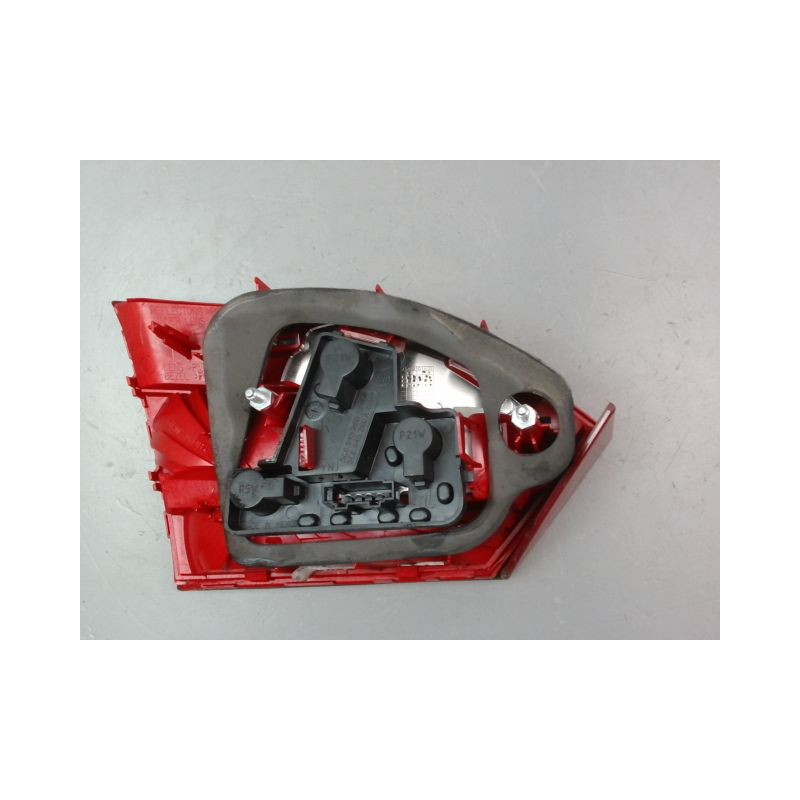 FEU ARRIERE INTERIEUR DROIT VOLKSWAGEN JETTA 2005-