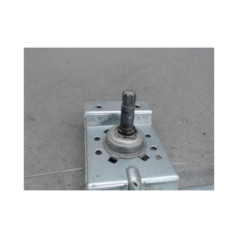 MECANISME LEVE-GLACE ARRIERE DROIT OPEL CORSA