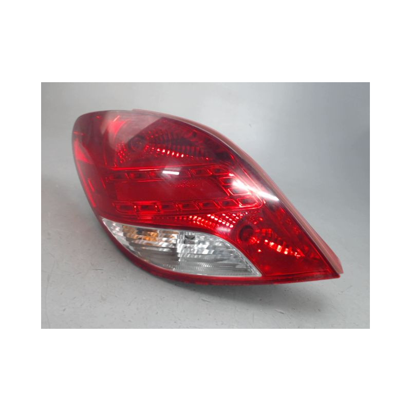 FEU ARRIERE GAUCHE  PEUGEOT 207