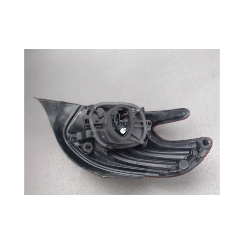 FEU ARRIERE DROIT PEUGEOT 208