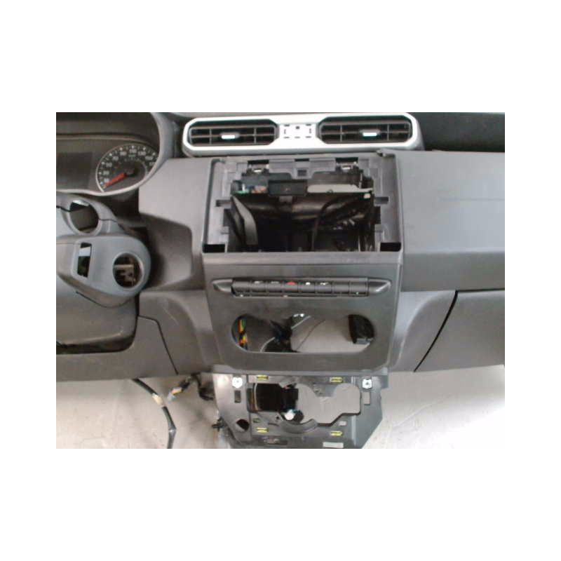 PLANCHE DE BORD  DACIA DUSTER