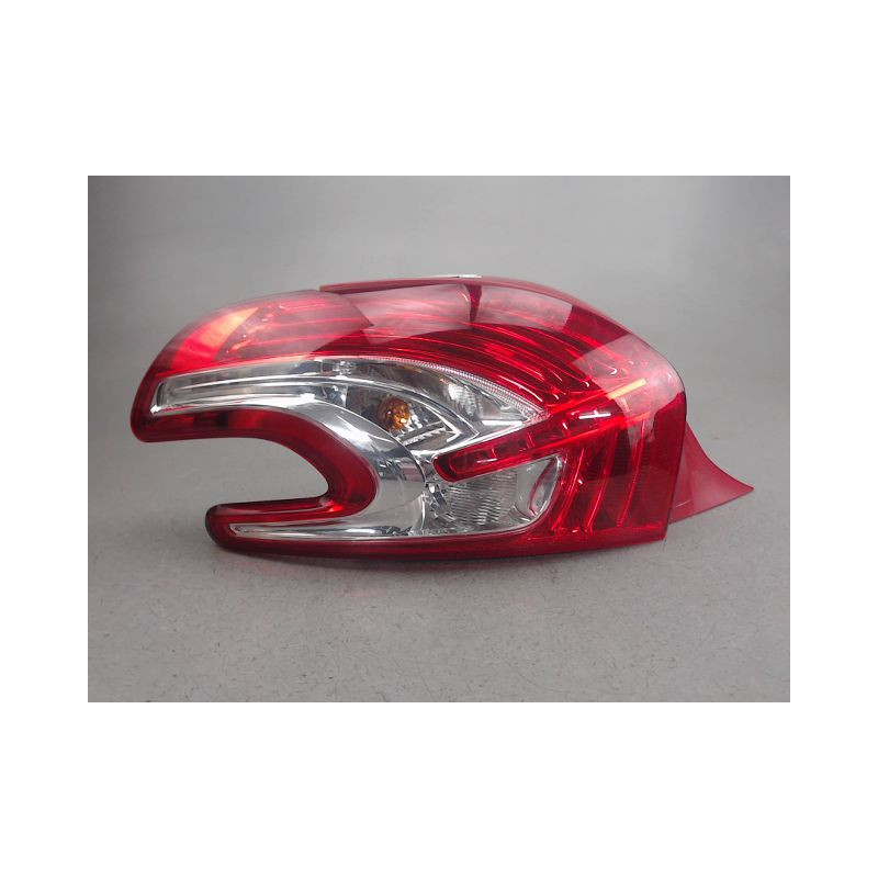 FEU ARRIERE GAUCHE  PEUGEOT 208