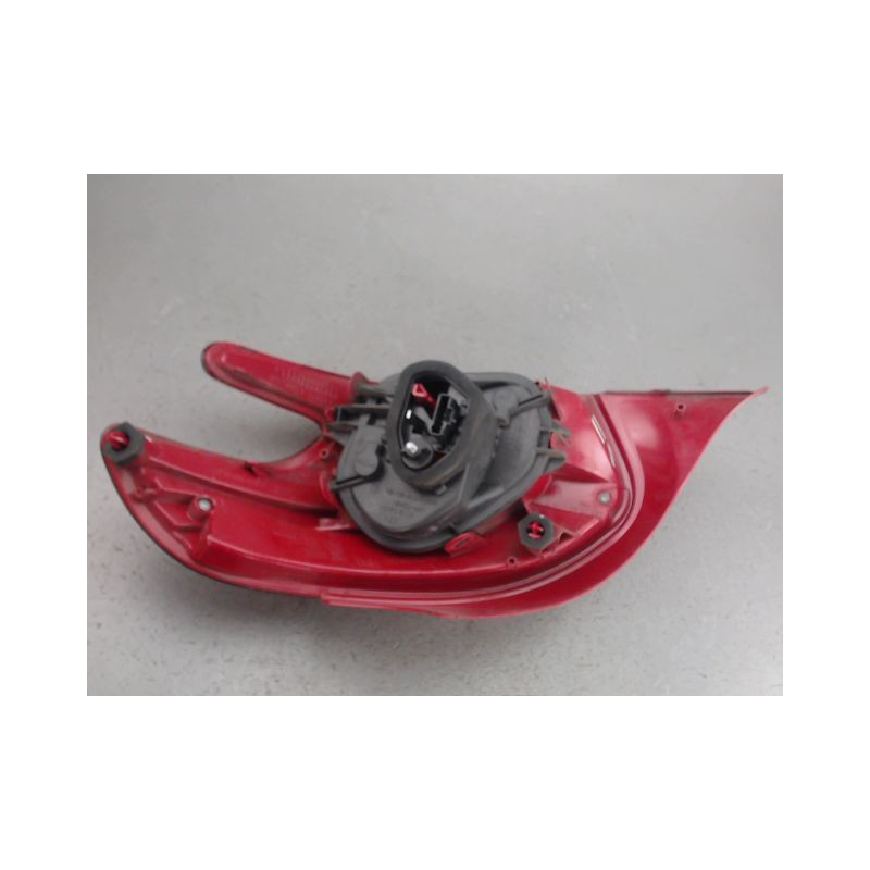 FEU ARRIERE GAUCHE  PEUGEOT 208