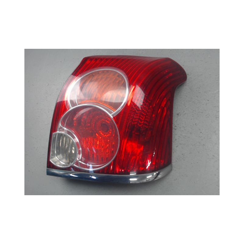 FEU ARRIERE DROIT TOYOTA AVENSIS