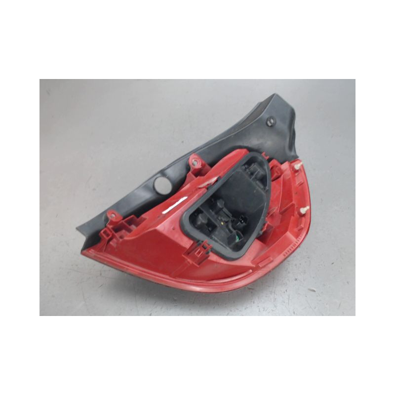 FEU ARRIERE GAUCHE  RENAULT CLIO