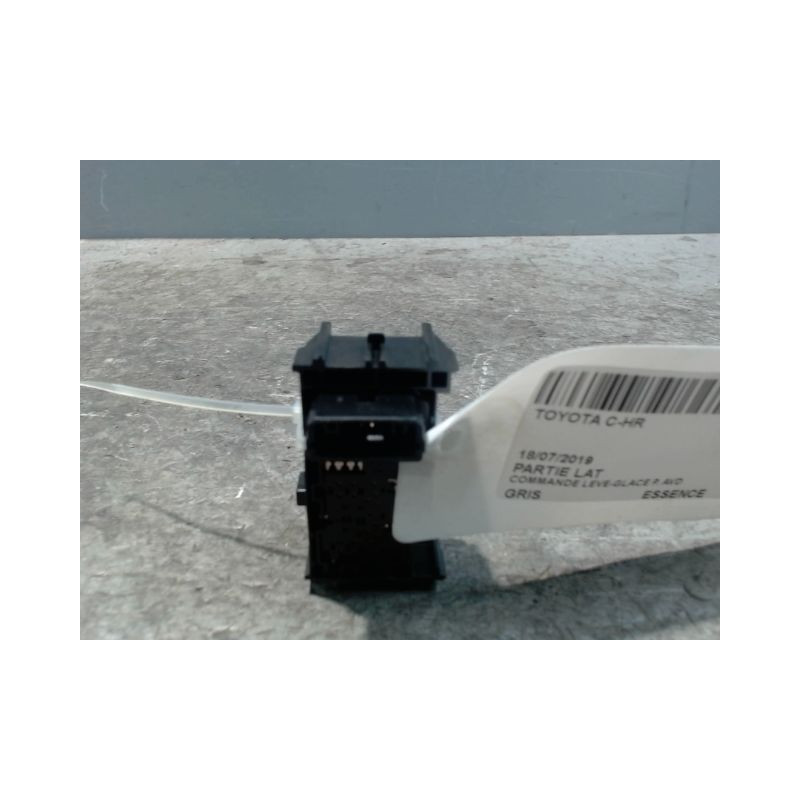 COMMANDE LEVE-GLACE PORTE AVD TOYOTA C-HR