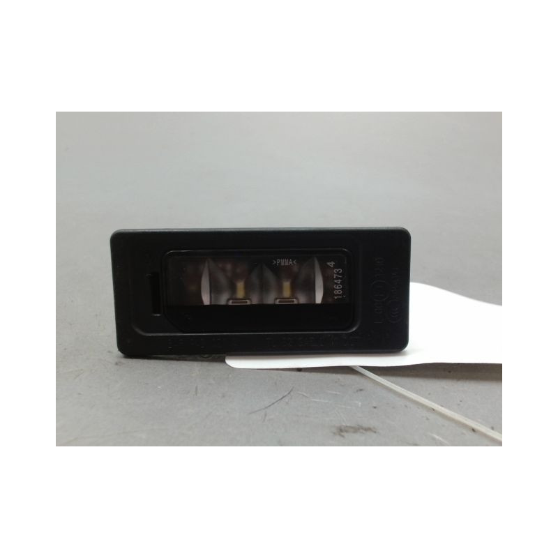 ECLAIREUR PLAQUE DE POLICE DROIT VOLKSWAGEN JETTA 2005-