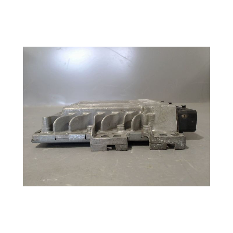 CALCULATEUR MOTEUR RENAULT MEGANE