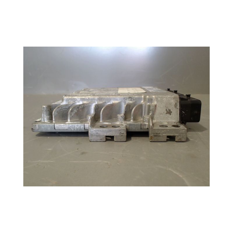 CALCULATEUR MOTEUR RENAULT MEGANE
