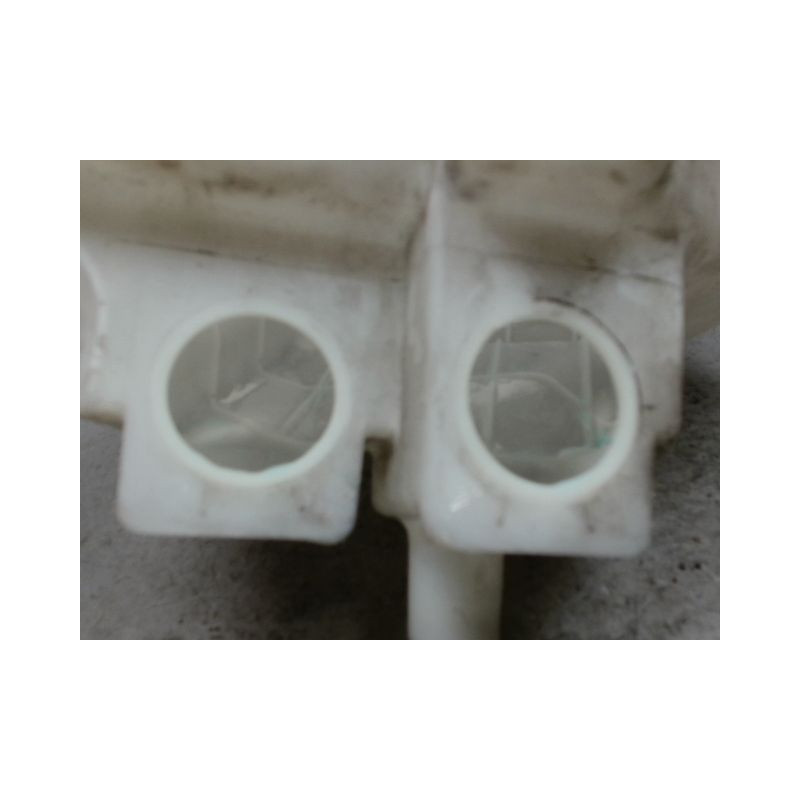 RESERVOIR LAVE-GLACE AVANT TOYOTA PRIUS 2004-