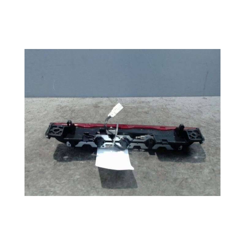 FEUX STOP SUPPLEMENTAIRE NISSAN X-TRAIL