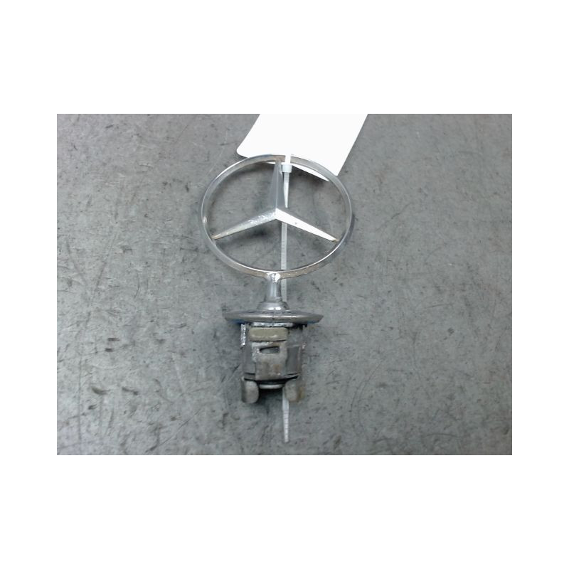 SIGLE CALANDRE MERCEDES COUPE CLK 99-2002