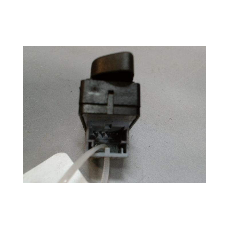 COMMANDE LEVE-GLACE PORTE AVD VOLKSWAGEN POLO 02-05