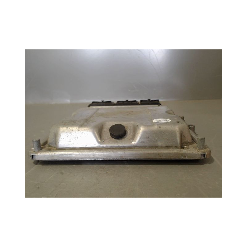 CALCULATEUR MOTEUR RENAULT LAGUNA