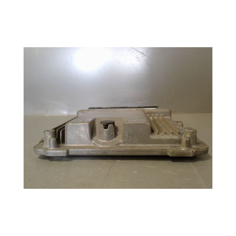 CALCULATEUR MOTEUR RENAULT CLIO