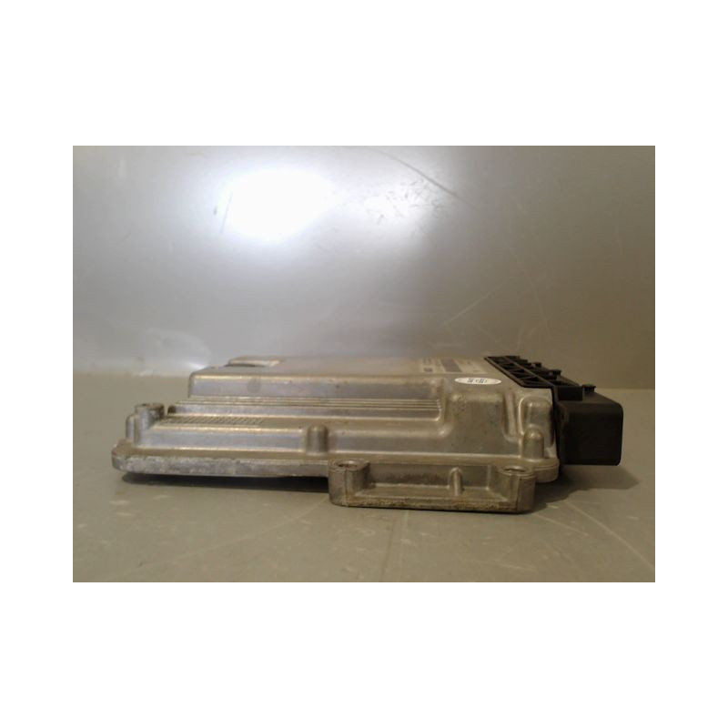 CALCULATEUR MOTEUR RENAULT CLIO
