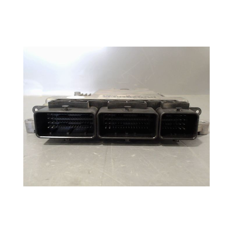 CALCULATEUR MOTEUR RENAULT CLIO