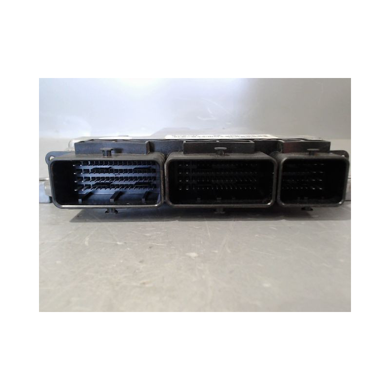 CALCULATEUR MOTEUR RENAULT CLIO