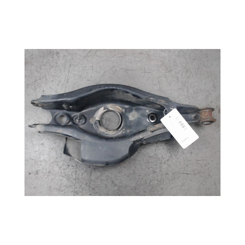 TRIANGLE INFERIEUR ARRIERE DROIT LEXUS CT200H