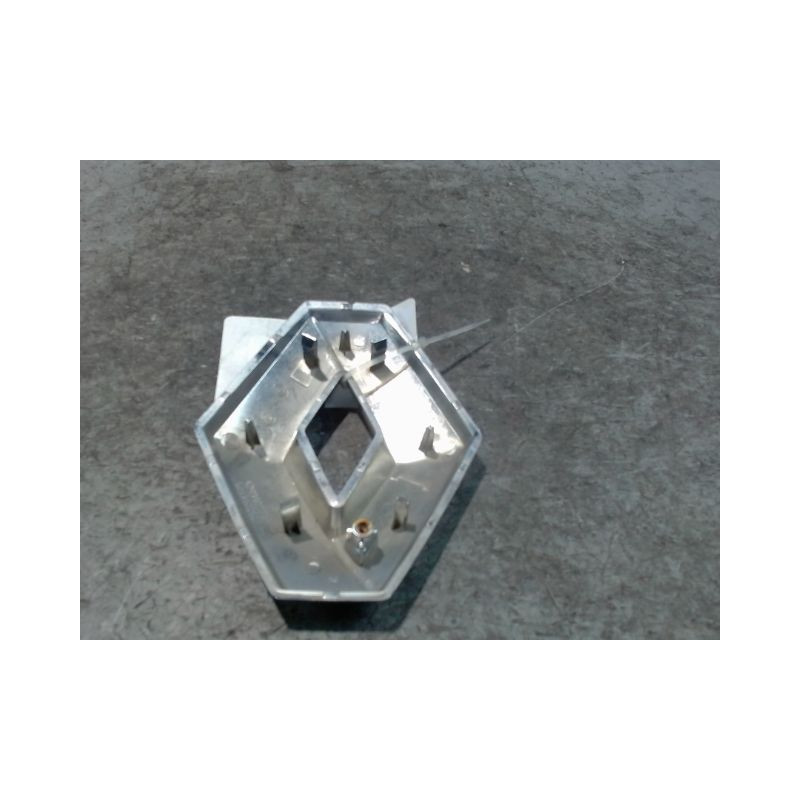 SIGLE CALANDRE RENAULT TWINGO 2 2010-